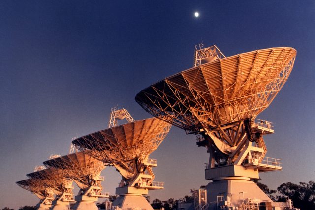 Radioteleskop ATCA v Austrálii | foto:  CSIRO,  John Masterson