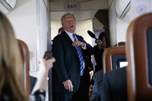 Trumpova reputace nedůvěryhodné osoby mu neumožňuje stát se věrohodnou tváří západního konsensu,  tvrdí Applebaumová | foto: Evan Vucci,  ČTK