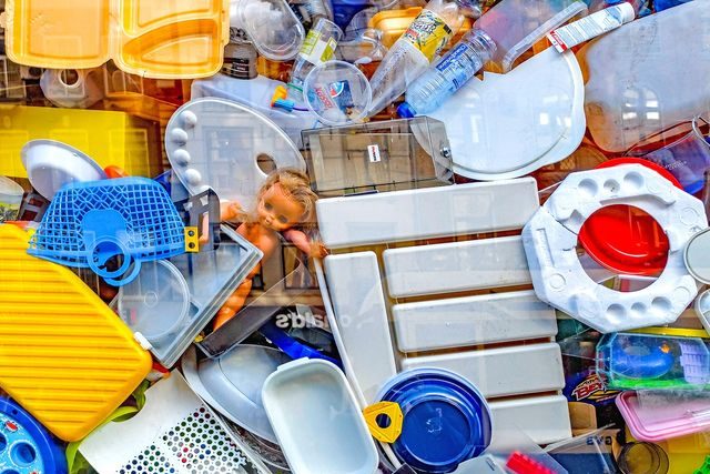 Lidstvo dosud vyprodukovalo asi 9 miliard tun plastů. Tempo je takové,  jako kdyby každou minutu skončil v oceánech obsah plasty plně naloženého nákladního auta | foto: Fotobanka Pixabay