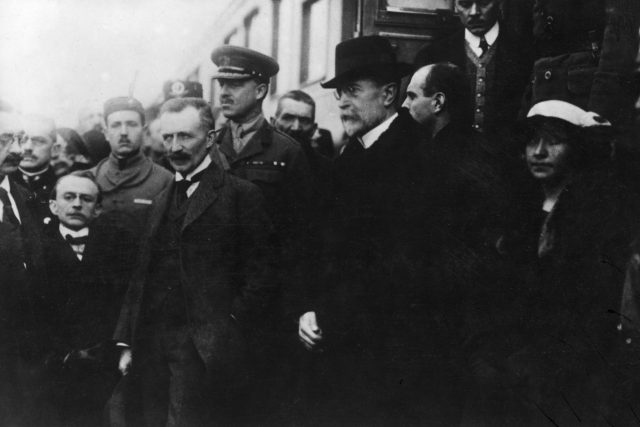 Tomáš Garrigue Masaryk se po 4 letech exilu vrací do vlasti  (Wilsonovo nádraží v Praze 21. prosince 1918)  | foto: Fotobanka Profimedia