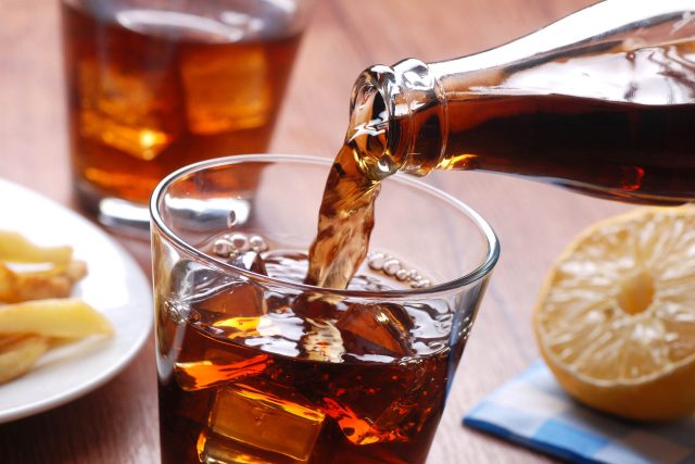 coca-cola ,  cola ,  kola ,  slazené nápoje ,  sladké nápoje | foto: Shutterstock