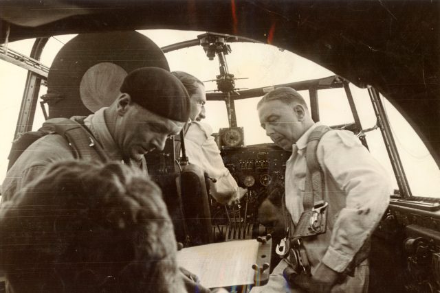 Posádka během testu letadla Avro Lancaster,  1942 | foto: Fotobanka Profimedia