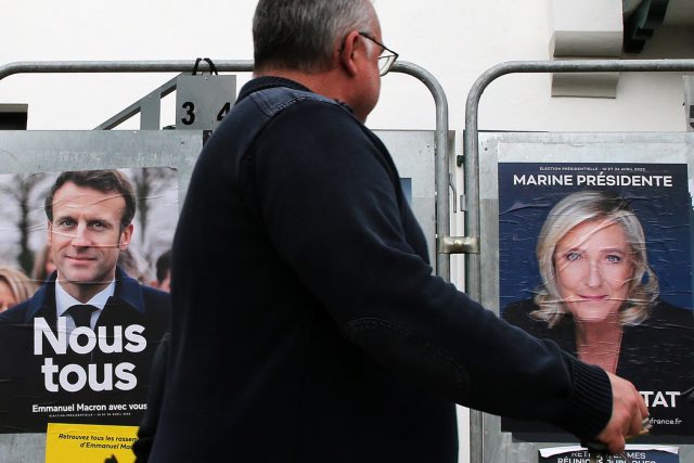 Francie má za sebou první kolo prezidentských voleb | foto: Bob Edme,  ČTK/AP
