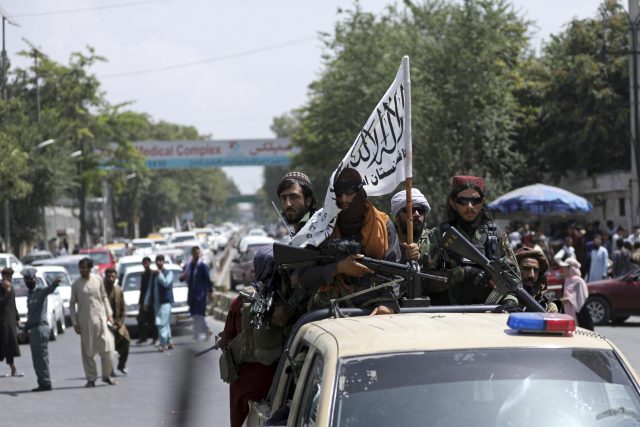 Bojovníci Tálibánu v afghánském Kábulu | foto: Rahmat Gul,  ČTK/AP