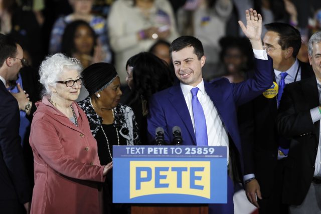 Jeden z amerických prezidentských kandidátů demokratů Pete Buttigieg | foto:  Charlie Neibergall,  ČTK/AP
