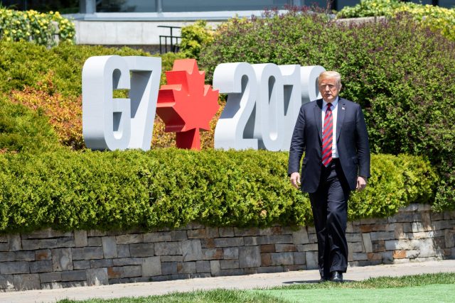 I když své vztahy s ostatními šesti účastníky summitu skupiny G7 Donald Trump označil za „skvělé“,  schůzka ukázala,  že Spojené státy se ocitají ve stále větší izolaci,  soudí Deutsche Welle | foto: Shealah Craighead,  Český rozhlas,  CC0 1.0
