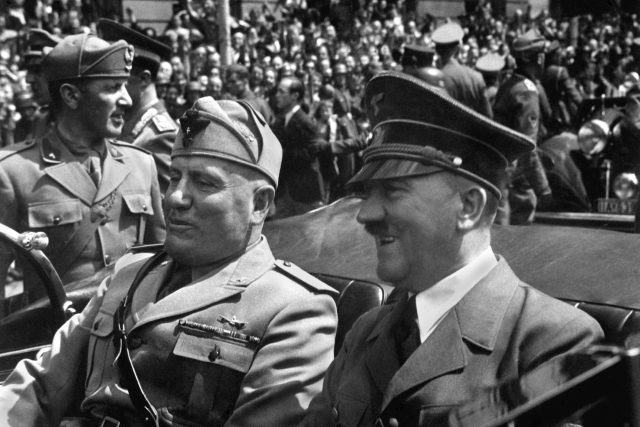 Benito Mussolini a Adolf Hitler v Mnichově v roce 1940 | foto: Everett Collection / Shutterstock.com