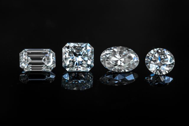 Jak se dá zničit jeden z nejtvrdších přírodních materiálů - diamant? | foto: Shutterstock