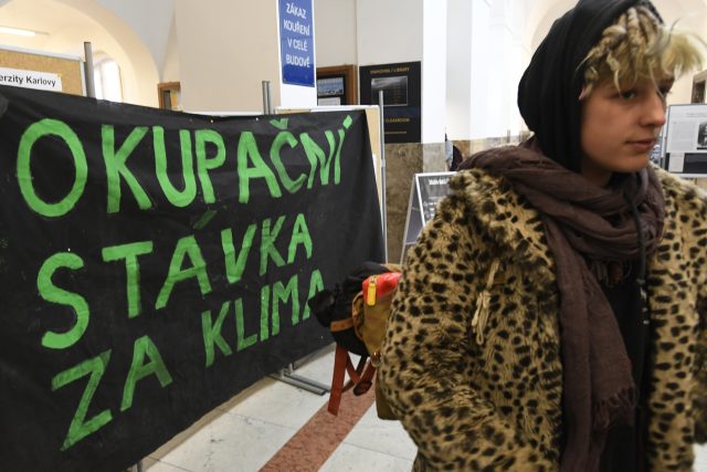 V budově Filozofické fakulty Univerzity Karlovy v Praze začala studentská okupační stávka za klima | foto: Michal Krumphanzl,  ČTK