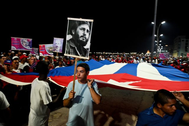 shromáždění na Kubě | foto: Yamil Lage,  AFP