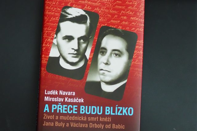 Kniha Luďka Navary a Miroslava Kasáčka o obětem babických procesů | foto: Nakladatelství Host