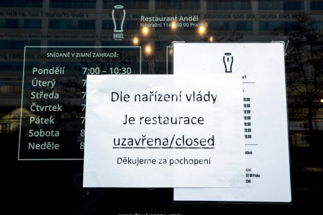 Zavřené restaurace a fastfoody | foto: Michal Růžička,  MAFRA / Profimedia