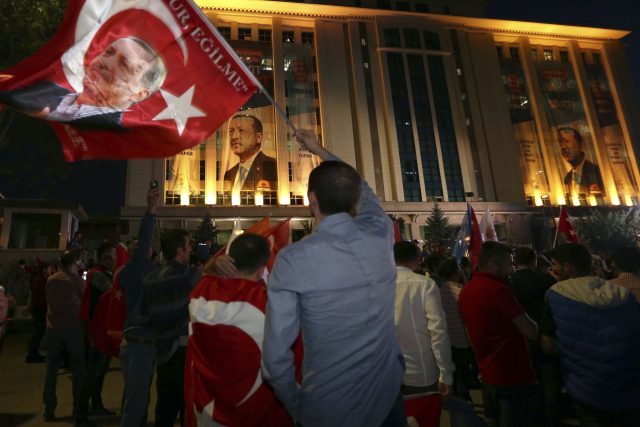 Dokud tedy Turecko bude moci,  bude se snažit uplatňovat svůj vliv nadále | foto: Ali Unal,  ČTK/AP