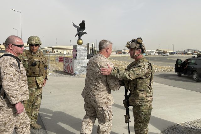 Američtí vojáci na mezinárodním letišti v afghánském Kábulu | foto:  Capt. William Urban,  ČTK/AP