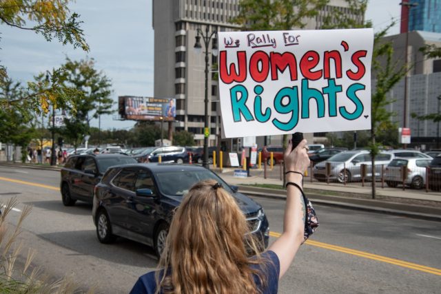 Demonstrace v USA proti omezení možnosti podstoupit umělé přerušení těhotenství | foto: Fotobanka Profimedia