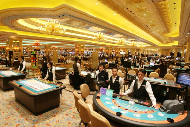 V čínském Macau bylo slavnostně otevřeno největší kasino na světě. Komplex za 24 miliard $ byl vybudován ve stylu Las Vegas | foto: Fotobanka Profimedia