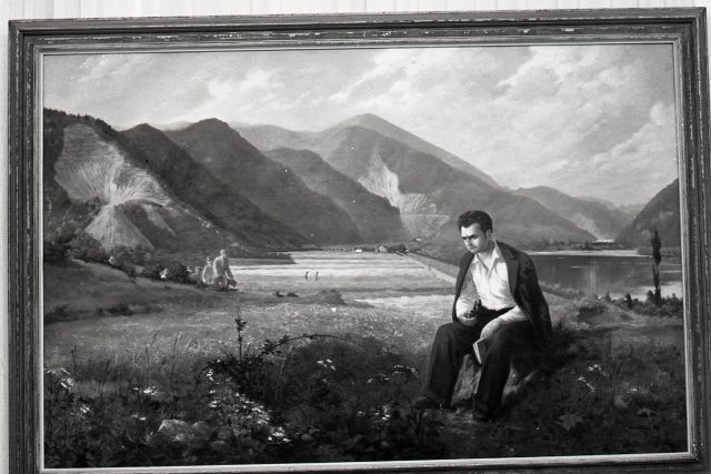 Obraz s mladým Gottwaldem na Slovensku na VII. celoslovenské výstavě výtvarného umění | foto: Profimedia