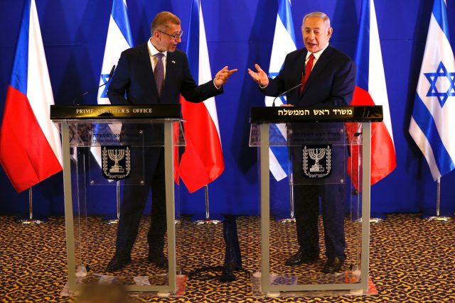 Český premiér Andrej Babiš  (vlevo) se svým izraelským protějškem Benjaminem Netanjahuem | foto: Fotobanka Profimedia