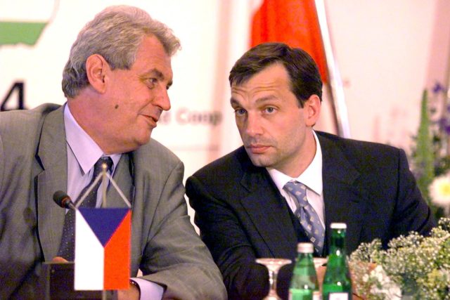 Miloš Zeman a Viktor Orbán ve Štiříně v červnu 2000 | foto: Robert Zlatohlávek,  MAFRA / Profimedia