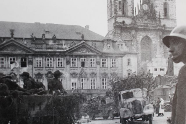 Staroměstské náměstí,  květen 1945 | foto: Archiv hl. m. Prahy