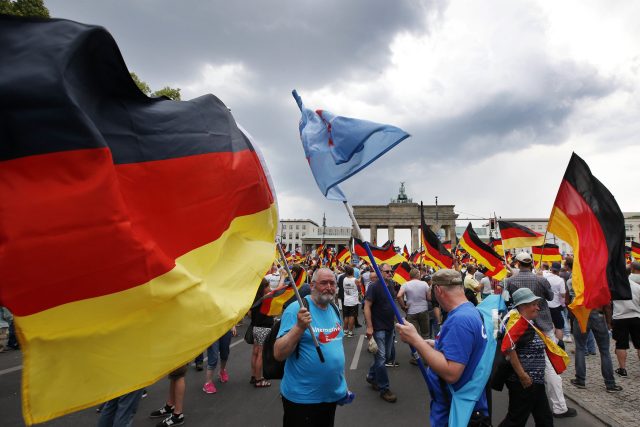 Demonstrace příznivců Alternativy pro Německo v Berlíně | foto: Michael Sohn,  ČTK/AP