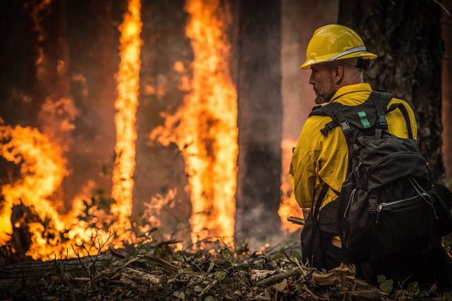 Kromě samotného ohně a kouře trápí Kaliforňany také nejistota,  kdy se plameny přiblíží i k jejich domovům | foto: Pixabay,  CC0 1.0