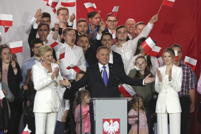 Polské prezidentské volby vyhrál Andrzej Duda | foto: Czarek Sokolowski,  ČTK/AP
