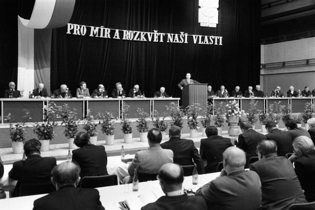 Zasedání Sdružení katolických duchovních Pacem in Terris v roce 1981 v Praze | foto: Zdeněk Havelka,  ČTK