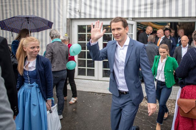 Sebastian Kurz během předvolební kampaně | foto: Fotobanka Profimedia