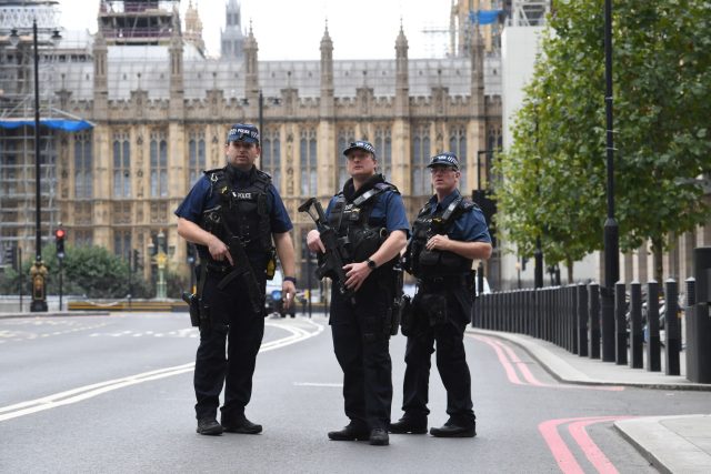 Obavy z teroristických útoků v Británii trvají | foto: Stefan Rousseau,  ČTK/AP
