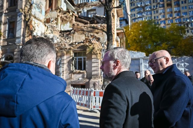 Zástupci české vlády v čele s premiérem Petrem Fialou  (uprostřed) přijeli do Kyjeva,  31. října 2022 | foto: Fiala Petr/twitter / PR / Profimedia