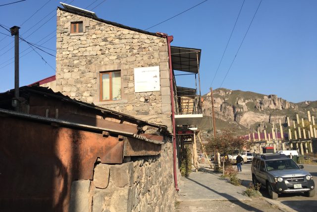 Arménské město Goris je plné zajímavostí | foto: Martin Dorazín,  Český rozhlas