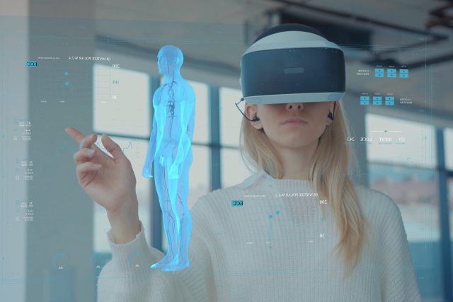 Virtuální realita by do budoucna mohla v pracovní sféře nahradit počítače | foto: Shutterstock
