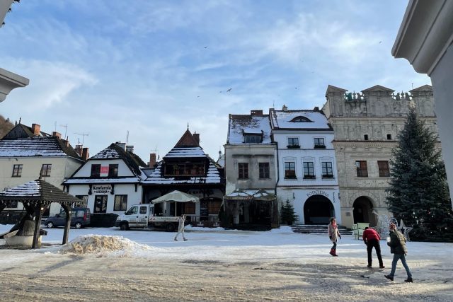 Řeči fasád už dnes nerozumíme,  ale v polské Kazimierzi dovedou číst minimálně jeden příběh | foto: Martin Dorazín,  Český rozhlas