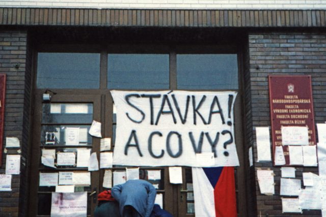 Sametová revoluce,  listopad 1989 | foto: Jan Vodňanský