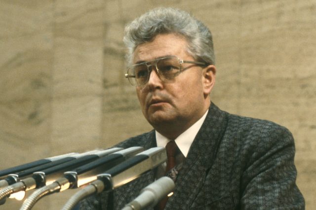 Josef Bartončík v prosinci 1989 | foto: Karel Mevald,  ČTK