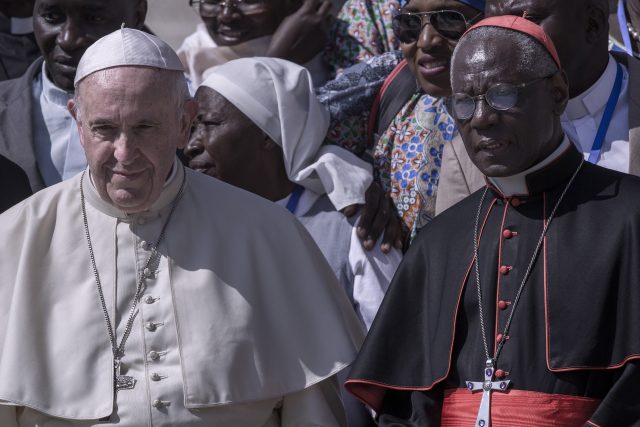 Papež František a kardinál Robert Sarah | foto: Fotobanka Profimedia
