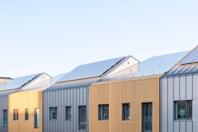 Zlatým hřebem projektu v Örebru je využití solárních panelů | foto: Street Monkey Architects