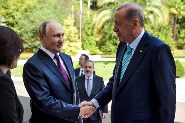 Ruský prezident Vladimir Putin a turecký prezident Recep Tayyip Erdogan během setkání v Soči | foto: Alexei Nikolsky,  ČTK / AP
