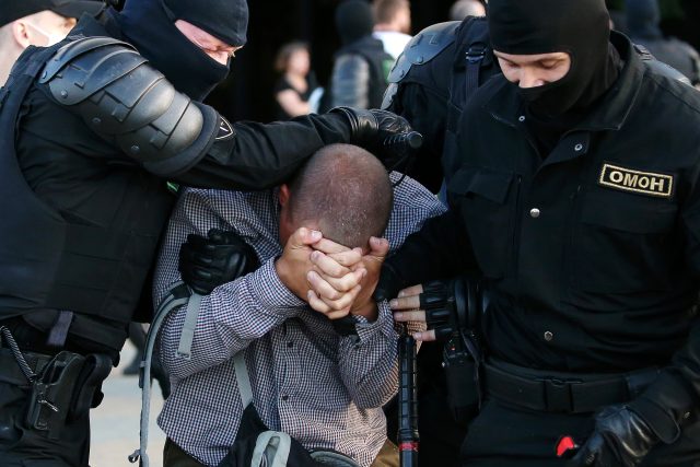 Policie zasahuje při demonstraci v Bělorusku. | foto: Fotobanka Profimedia