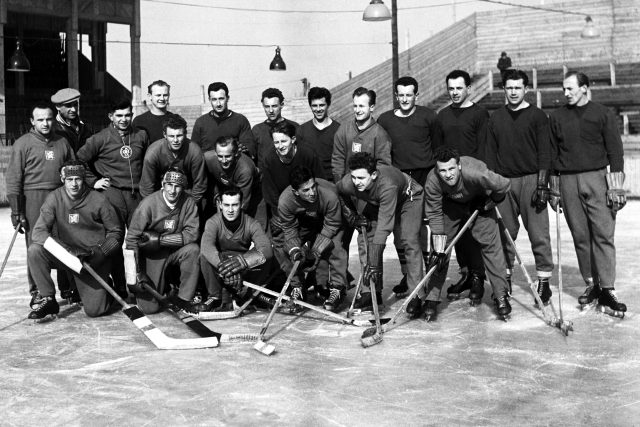 Proč komunistické Československo poslalo v roce 1950 do vězení hokejovou reprezentaci? | foto: Fotobanka Profimedia