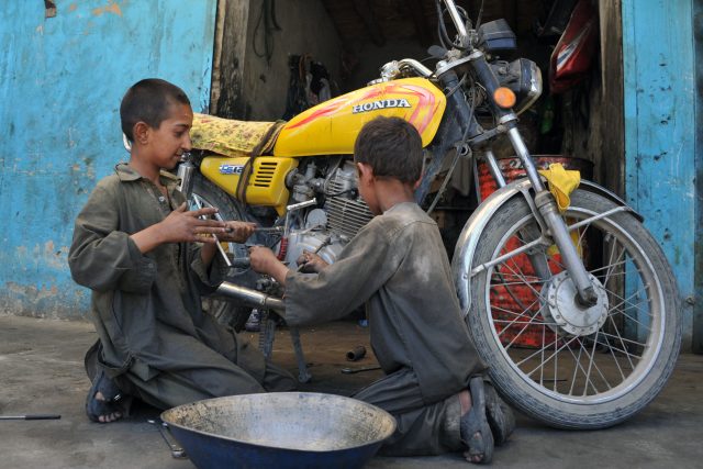 Dětská práce v Afghánistánu | foto: Profimedia