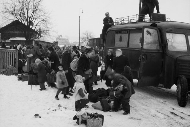 První transport odsunutých Němců z Mariánských Lázní do Německa  (1200 osob) odjel 25. ledna 1946 | foto: ČTK
