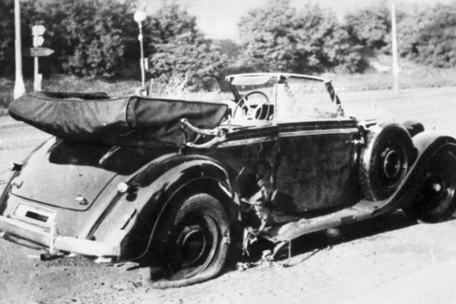 Mercedes Benz po atentátu na Reinharda Heydricha v roce 1942 | foto: Fotobanka Profimedia