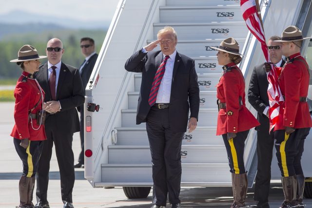 Donald Trump věci velice rád eskaluje,  nenechá si nic líbit,  všímá si Anýž | foto: Andrew Vaughan,  ČTK/AP