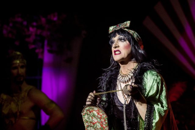 Ivory Divine,  Drag queen /Představení Kabaretní Féerie v Royal Theatre/ | foto: Fotobanka Profimedia
