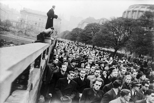 Pohřeb Jana Opletala 15. října 1939 | foto: ČTK