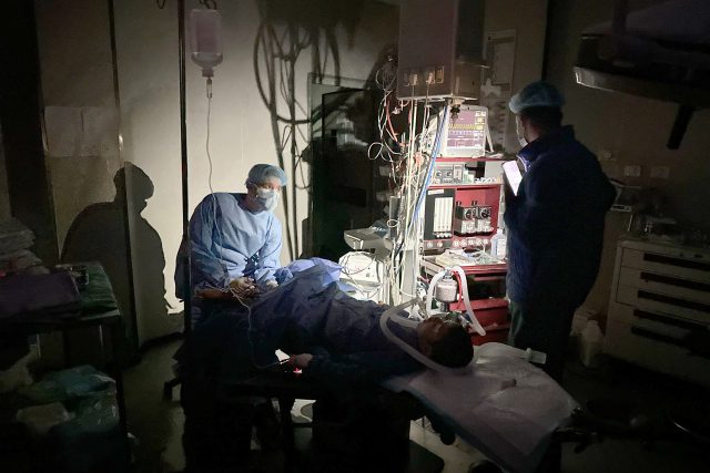 Těžké podmínky k práci mají lékaři v Gaze nejen ve městě Rafah,  ale třeba i v nedalekém Chán Júnisu  (na fotce)  | foto: Doaa Albaz,  Anadolu via Reuters Connect