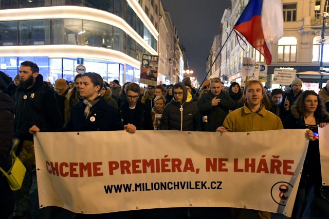 Demonstrace za odstoupení premiéra Andreje Babiše | foto: Michal Krumphanzl,  ČTK