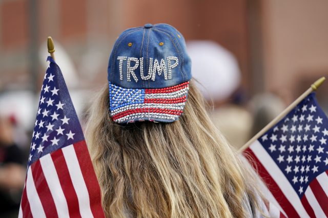 Příznivci Donalda Trumpa ve Phoenixu | foto: Ross D. Franklin,  ČTK/AP